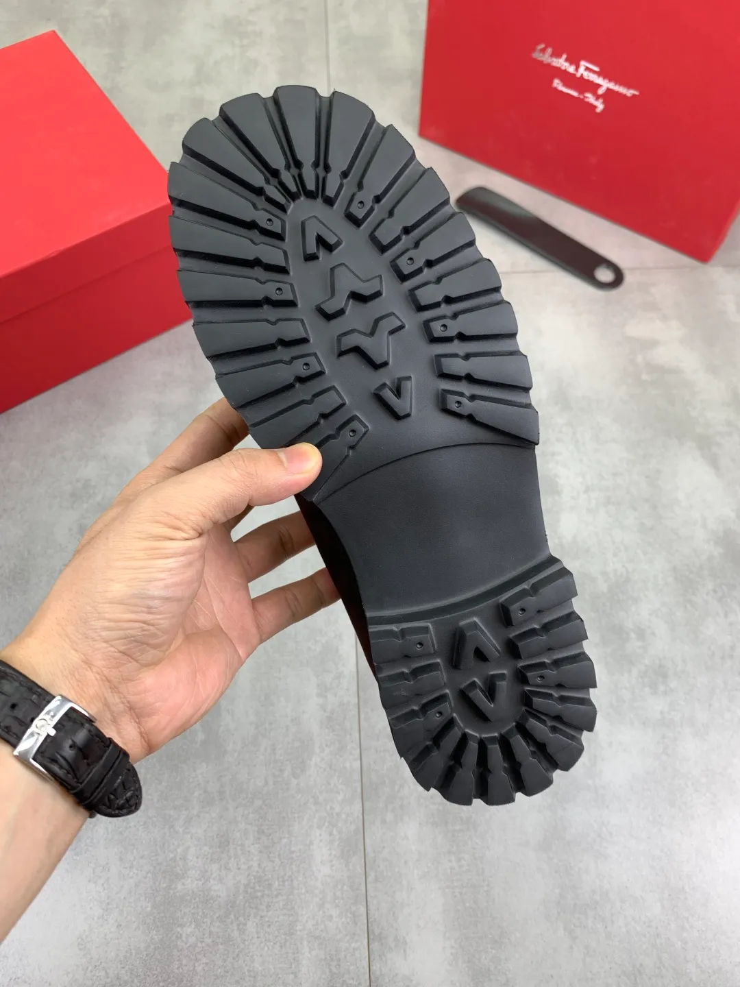 Men's shoes 💰P500 New model [Ferragamo/Ferragamo] Latest model Original imported calfskin, imported pigskin lining + original luxury metal buckle + original rubber outsole Soft and comfortable Size number: 38-44